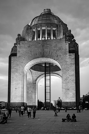 Monumento a la Revolucion B+W